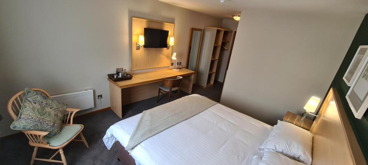 Boat & Horses Inn Oldham Bagian luar foto