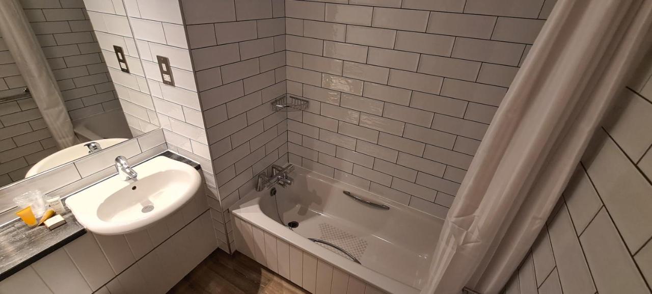 Boat & Horses Inn Oldham Bagian luar foto