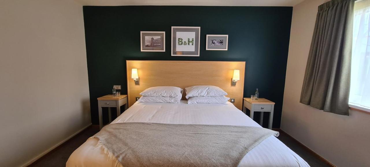 Boat & Horses Inn Oldham Bagian luar foto