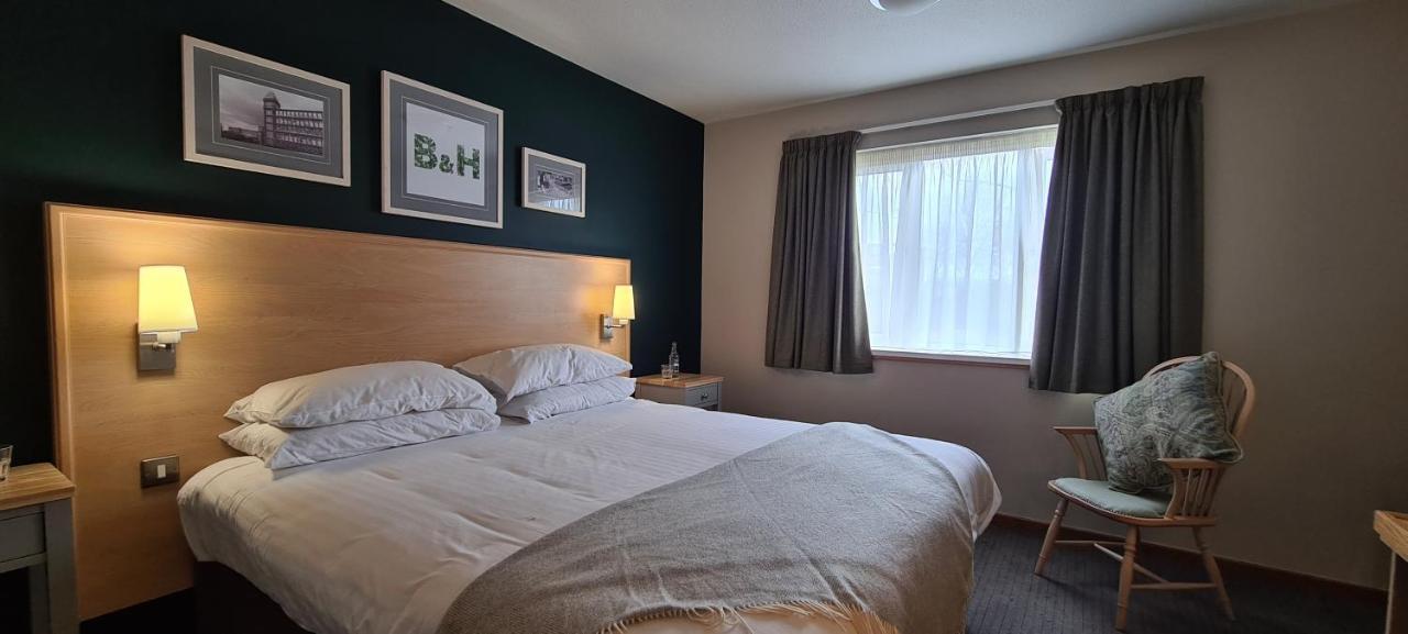 Boat & Horses Inn Oldham Bagian luar foto