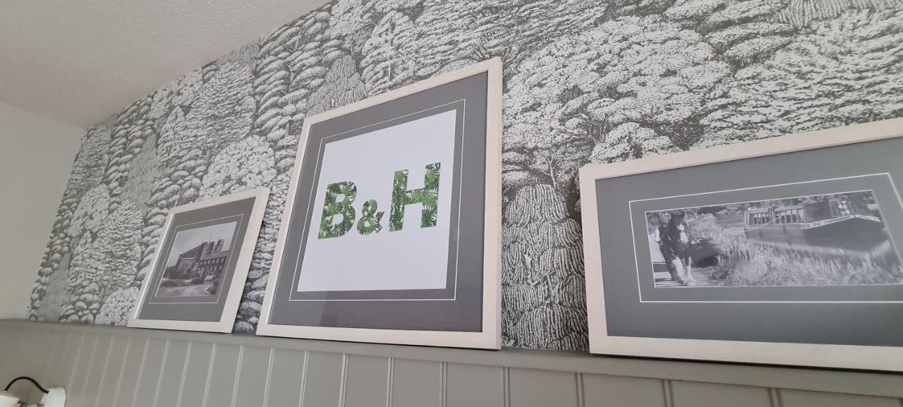 Boat & Horses Inn Oldham Bagian luar foto