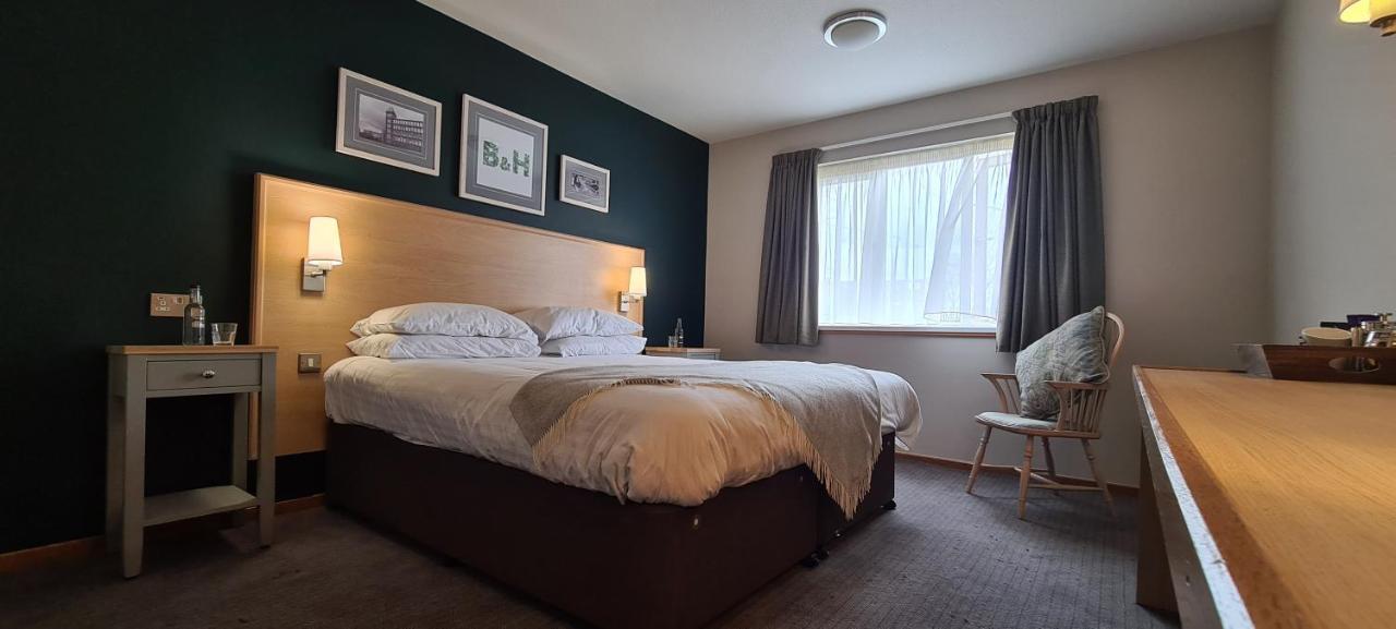 Boat & Horses Inn Oldham Bagian luar foto